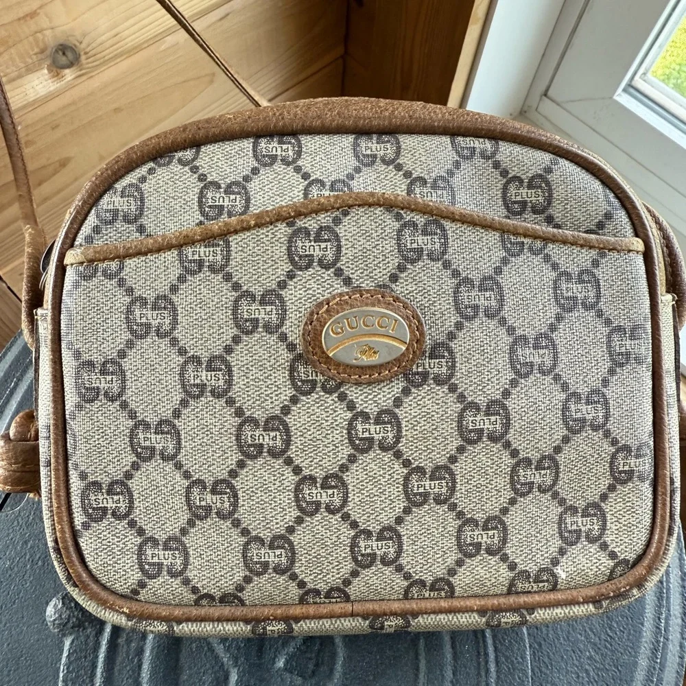 Gucci VINTAGE Plus Beige GG Crossbody Shoulder Bag - Picture 2 of 11